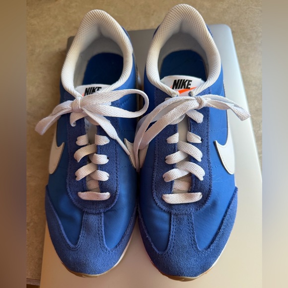 Nike Women’s Blue Suede & Mesh Sneakers with Gum Soles - Picture 2 of 4